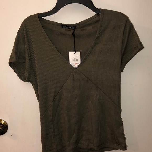 Two Cropped V Neck Ribbed Shirts - Picture 2 of 7
